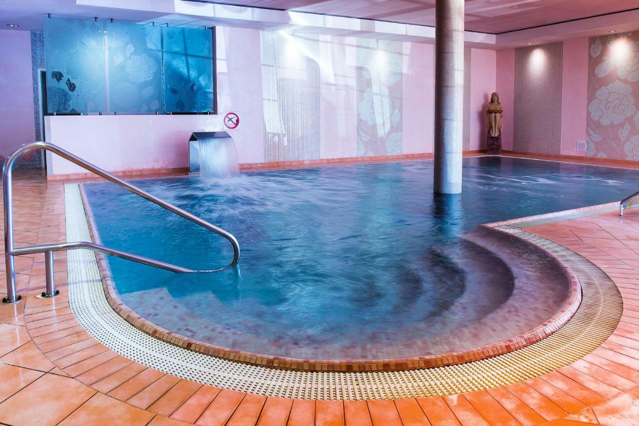Willa Alexander Resort & Spa - Caloroczny Kryty Basen ミエルノ エクステリア 写真